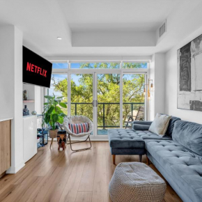 Anahuac Toronto City Escape Suite
